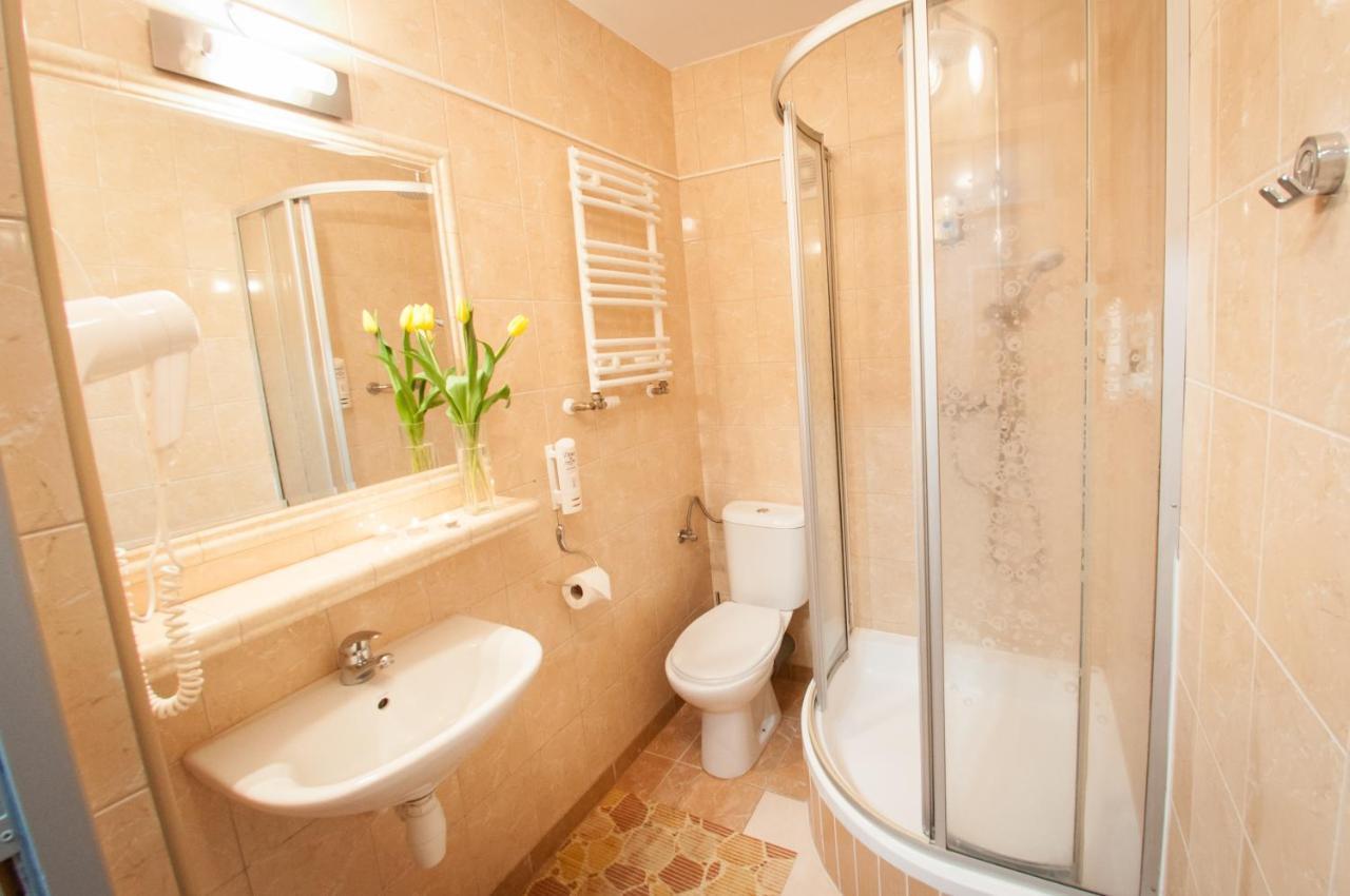 Secession Hotel Leczna Bagian luar foto