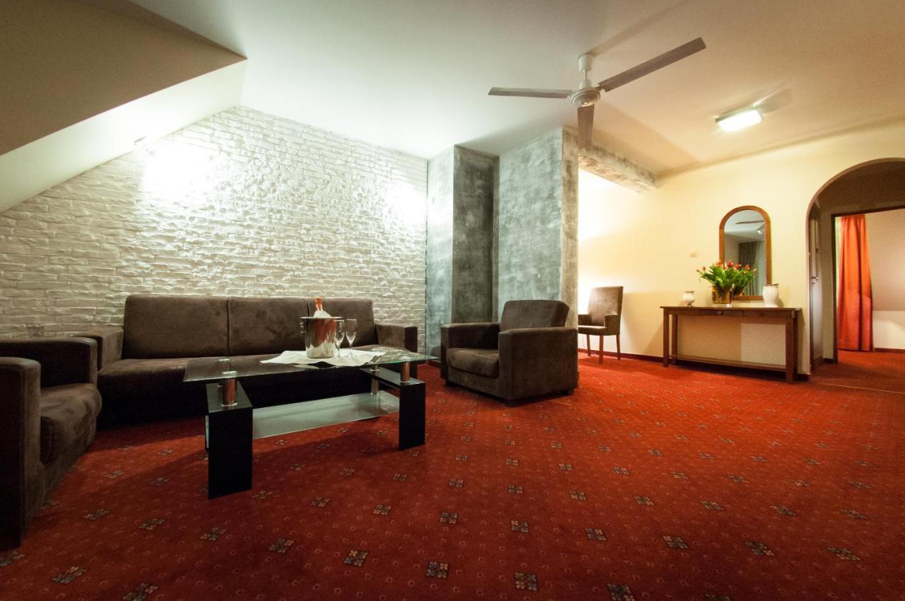 Secession Hotel Leczna Bagian luar foto