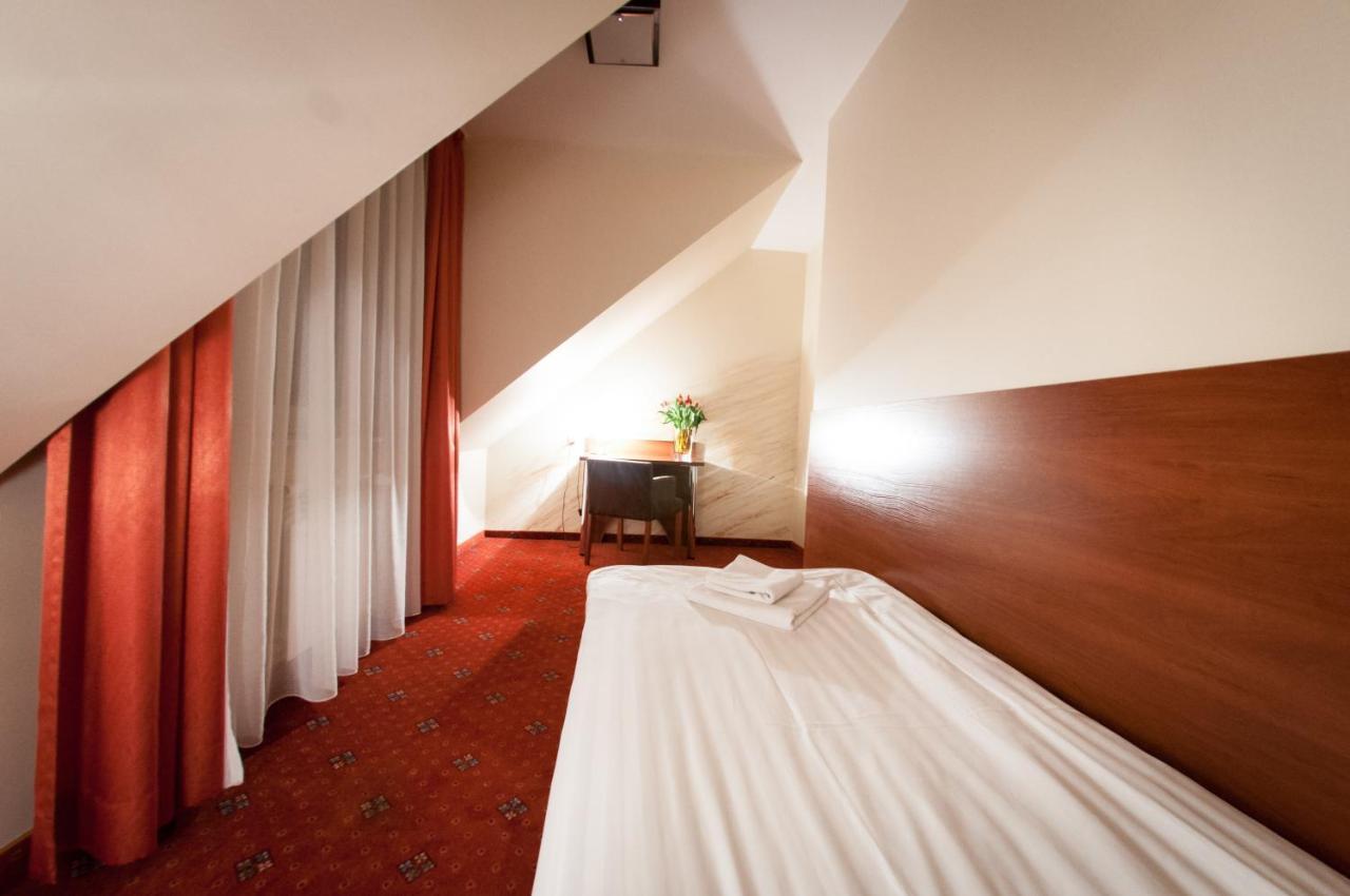 Secession Hotel Leczna Bagian luar foto